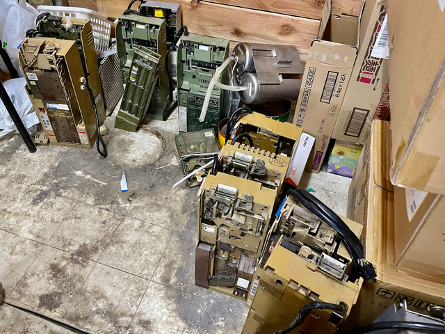 【中古タイヤ市場 相模原店】交換した自販機のパーツが事務所においてあった