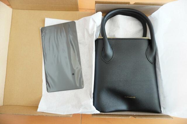 折りたたまれて入っている