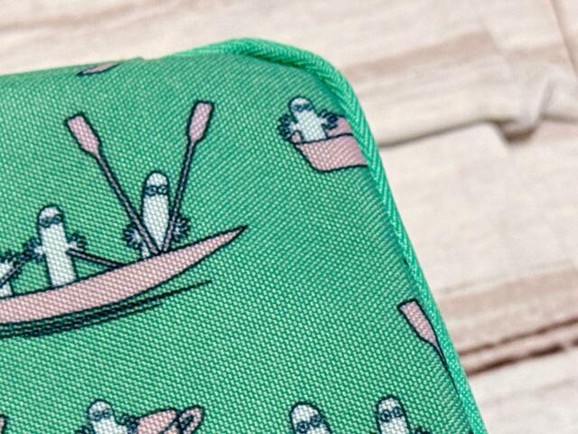 素材はポリエステル裏PVC貼。厚手で丈夫な生地です