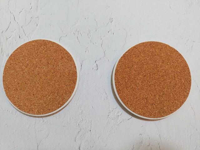 裏面はコルクで滑りにくい