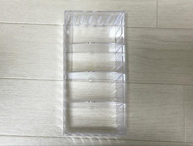 【ダイソー 仕切りケース2 仕切り板3枚付】4つに分かれています