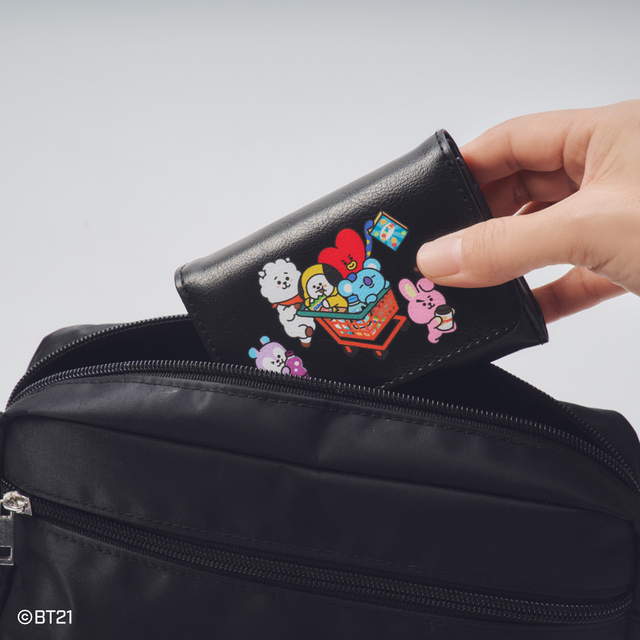 【BT21ミニ財布】コンパクトなので、流行のスマホショルダーなど小さめバッグにも