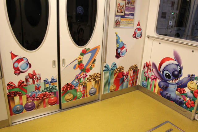 最後方部は扉までつながった大きなイラストも見所のひとつ(2)