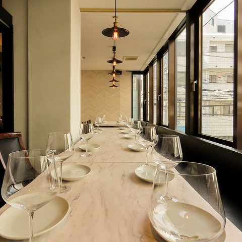 「店舗イメージ」【長さ50cmの一枚麺のサーロイン肉ボナーラ】