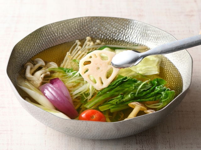 「お野菜しゃぶしゃぶ」<価格:(大人)1,649円(税込)> 【至福の60分間!蒸したて「台湾小籠包」もマイ鍋スタイルの「お野菜しゃぶしゃぶ」も“1,649円”で全部食べ放題!】