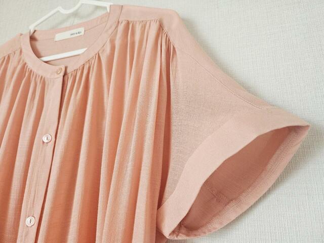 【SHOO・LA・RUE シャツワンピース】袖口は折り返しデザイン。さりげないディテールがおしゃれ♪