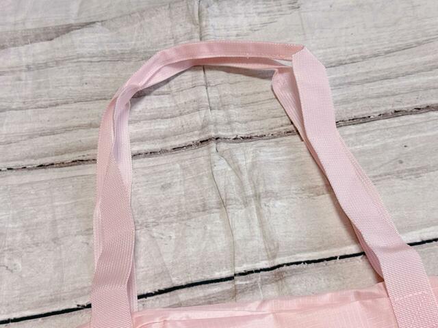 【付録 Coleman 撥水ボストンバッグ＆リフレクターチャーム】持ち手は長め設計なので、肩がけもラクラク