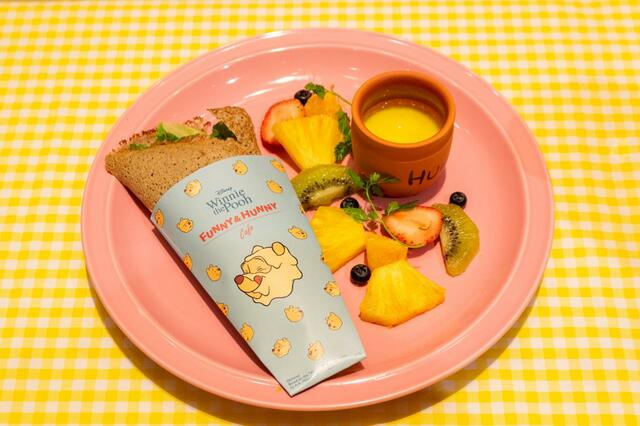 ツナ＆ベジタブルガレット 2,090円｜「くまのプーさん」FUNNY & HUNNY OH MY CAFE