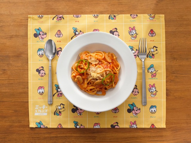ファブリックランチョン 1,650円｜「ミッキー＆フレンズ」OH MY CAFE