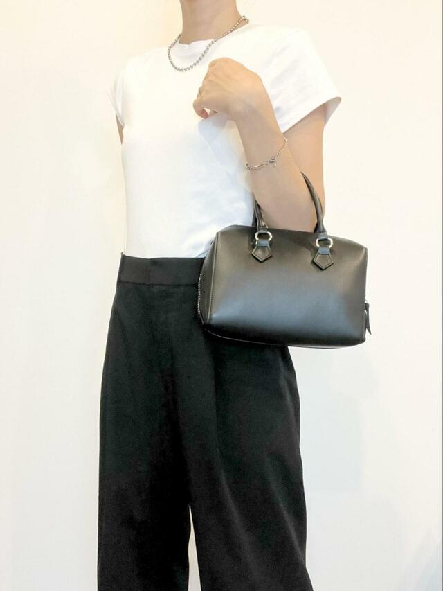 【DISCOAT ライトゲージミニボストンバッグ】白T×黒ボトムスのシンプルコーデに合わせるだけで一気に垢抜け!