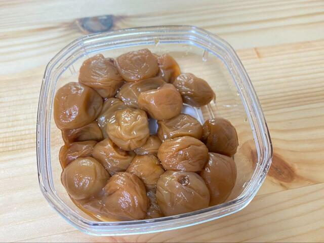 【紀ノ国屋 白干小梅 塩分約18％】梅の大きさにもよりますが、約30個程度入っています