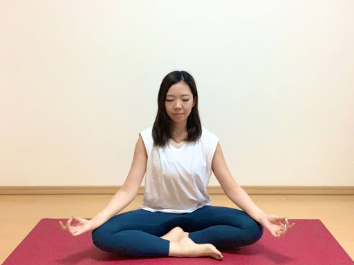 【更年期のイライラに効果的なヨガのポーズ】安楽座のポーズ