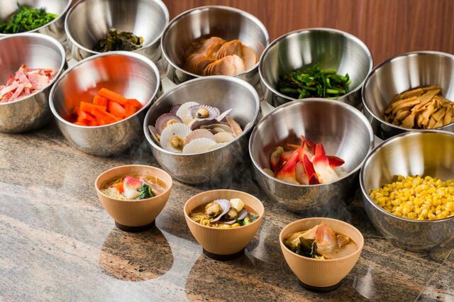 「トッピング一例」<大人2,400円、12歳以下1,400円(消費税・サービス料込)>【「ホテルJALシティ札幌 中島公園」が朝食メニューをリニューアル】