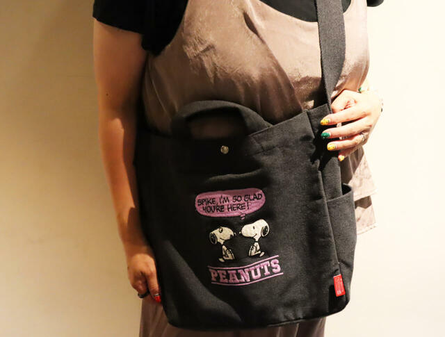 【ROOTOTE×PEANUTSコラボ ショルダーバッグ】主張しすぎないデザインなので、カジュアルなファッションとの相性がとても良いです