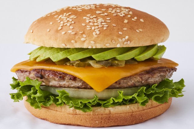 肉肉しさ”アップ! フレッシュネス「クラシックアボカドチーズバーガー