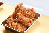 「骨なしニンニク醬油チキン」2ピース 490円、4ピース 900円