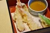 揚げたてのえびの天ぷら