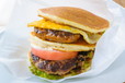 『Eggs 'n Things』 メニュー：ロコモコパンケーキバーガー