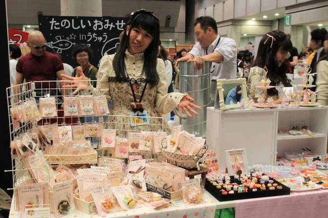 「Sucre Poison（左）」と「Melody Sweets（右）のブース。