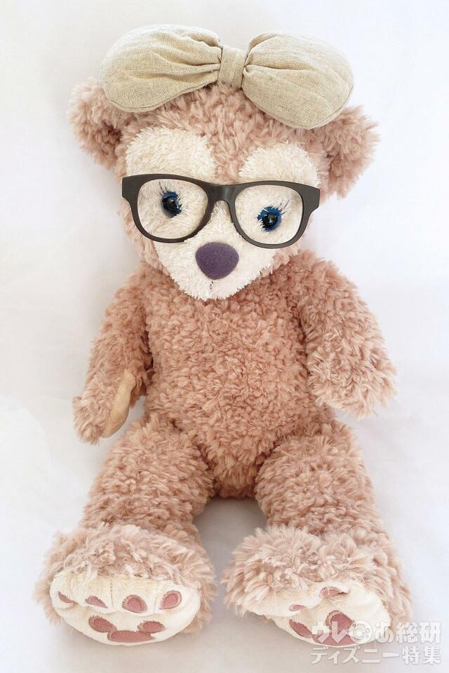 「リトル・バイ・リトル・クローゼット」メガネをかけたシェリーメイ