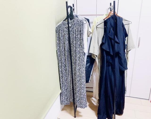 【アイリスオーヤマ 折りたたみ物干し３連タイプ】丈の長いワンピースなどもかけられます！