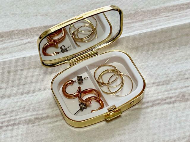 リングとピアスを入れてみました！【3COINS×セーラームーン】アクセケース （B）／330円（税込）