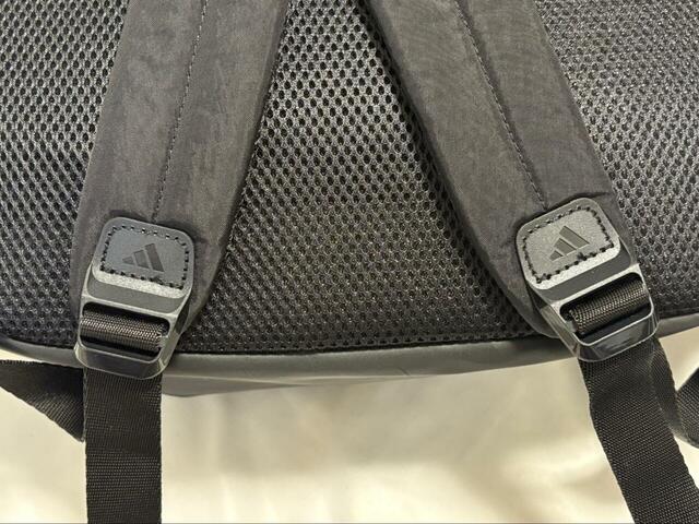 【アディダス 3バーロゴ バックパック】ショルダーベルトは長さ調節が可能です
