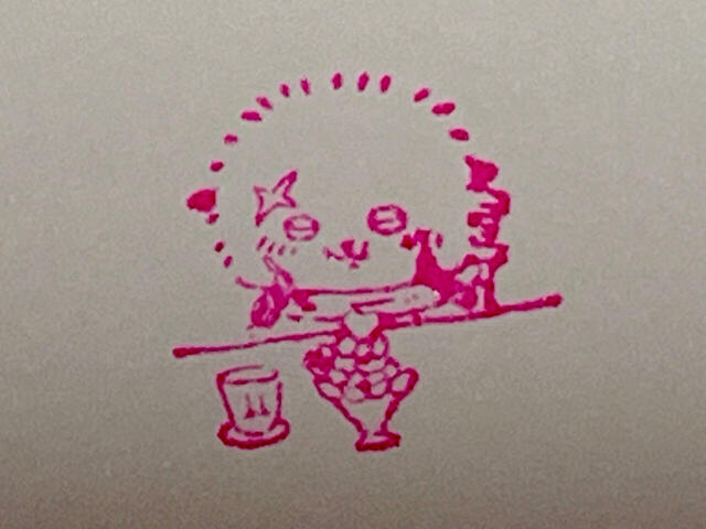 【ちいかわもぐもぐスタンプセット】ランカーのラッコは凛々しい反面、大のスイーツ好き！スイーツを食べている時のほのぼのした表情が可愛いですね♪