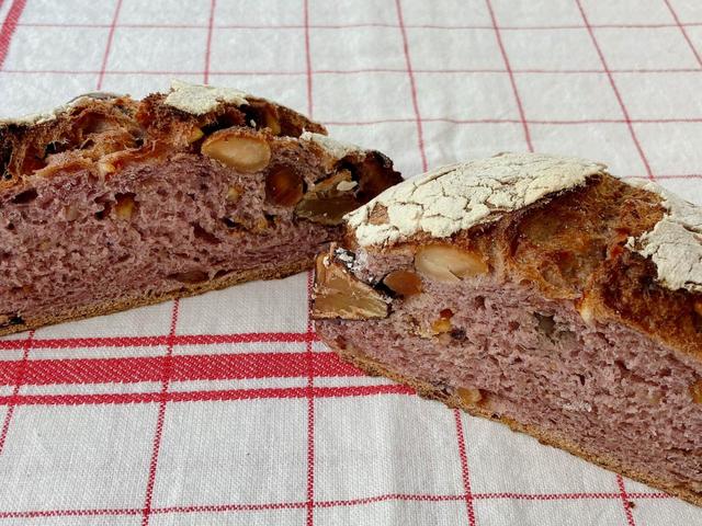 オレンジピールがきいた可愛いパン／ブーランジェリー パティスリー トレトゥール アダチ