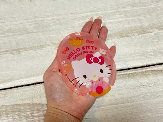 「保冷剤 MOGUMOGU」サイズは、約 縦10.8×横8.6cmの楕円形
