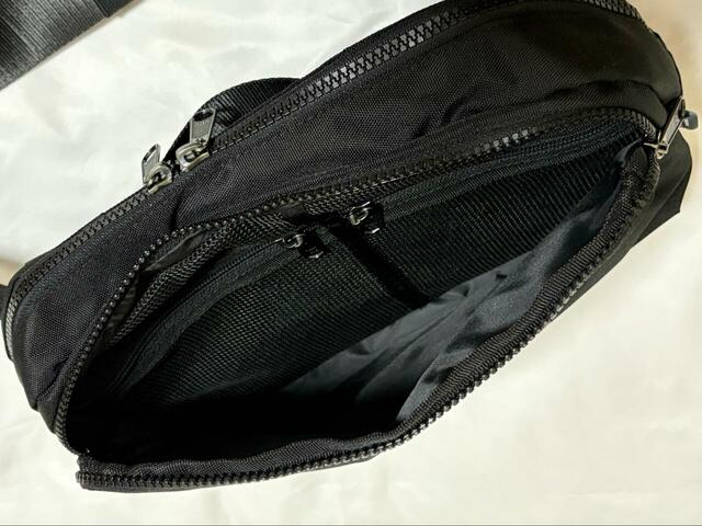 【ワークマン　ベーシックボディバッグ】2気室構造なので荷物の整理がとてもしやすいです！