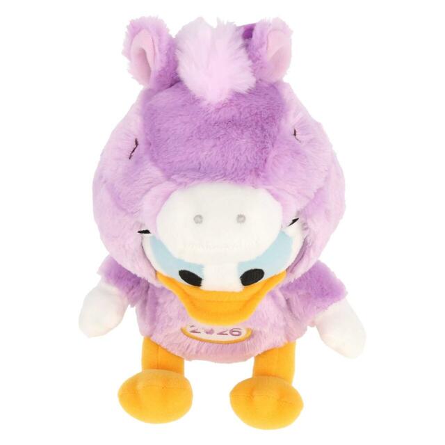 ぬいぐるみ 3,400円|東京ディズニーリゾートお正月グッズ|販売店舗:東京ディズニーランド「グランドエンポーリアム」、東京ディズニーシー「タワー・オブ・テラー・メモラビリア」|発売日:2025年11月17日(月)