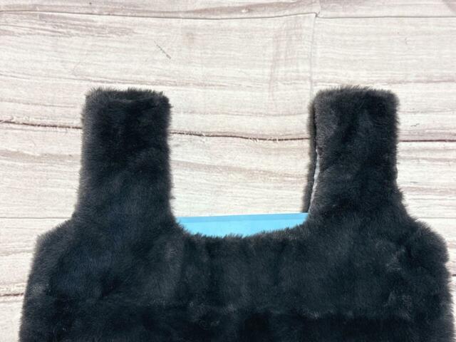 A4クリアファイルを入れてみました。少し飛び出してしまいますが、収納可能です