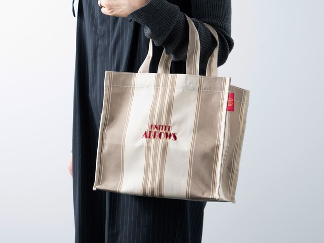 【UNITED ARROWS×成城石井 オリジナルショッピングバッグ】日常のちょっとしたお買い物や、サブバッグとして手軽に使えるサイズ感