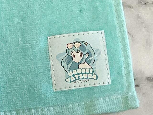 【100円ショップ×うる星やつら】ミントは星×ラムちゃんデザインのフェイクレザー調のタグ付き。