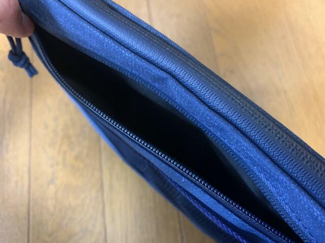 【ワークマン　ジョイントスクエアサコッシュ】ファスナー付きのサブスペースも