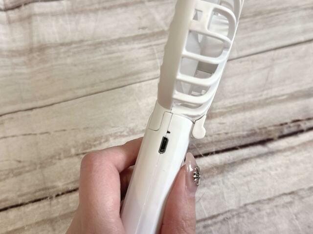 【cookpad plus 2025年夏号増刊付録】持ち手の切り替え部分で折り曲げて卓上に置くことができます