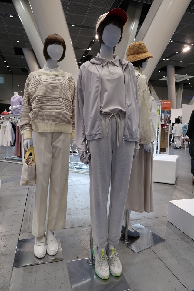 「2024年 ワークマン春夏新製品発表会」白系のコーディネートで涼し気に