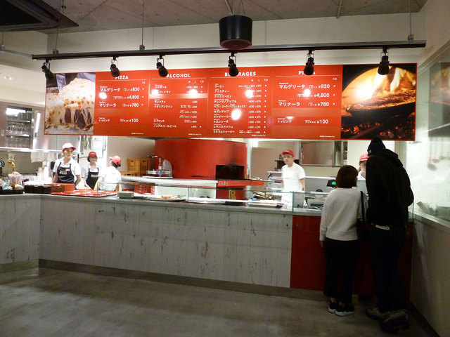 スポンティーニ店内