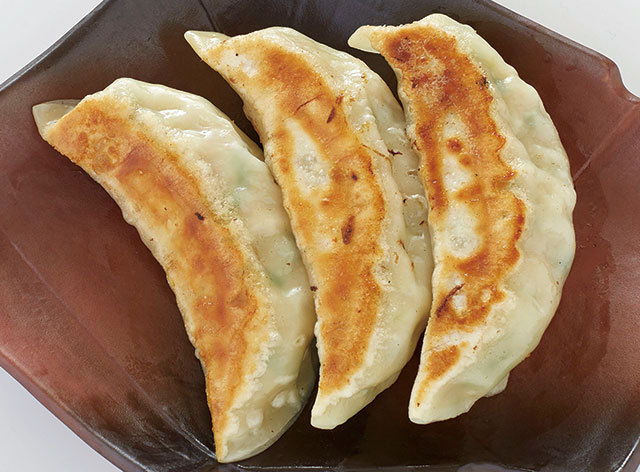 新橋「餃子ランチ」の名店／日本橋焼餃子 ニュー新橋ビル店　日本橋焼餃子 2個430円