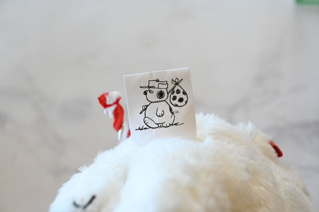 【『SNOOPY'S BROTHER OLAF 鏡餅オラフのぬいぐるみチャーム BOOK』（宝島社）】タグにはオラフが描かれていました！