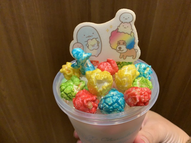 カラフルで可愛い!とかげ&アフロ犬のカラフルポップコーンサンデー(1,200円)