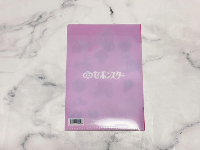 背面は異なるデザイン入り