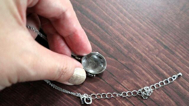 はみ出た毛をカットしました【フェリシモ 猫部  猫毛を入れられるロケットペンダント】