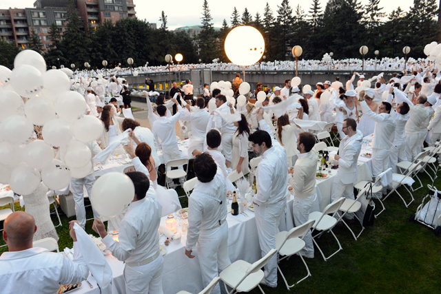 超優雅な“白”で統一されたパーティー「ディネ・アン・ブラン」