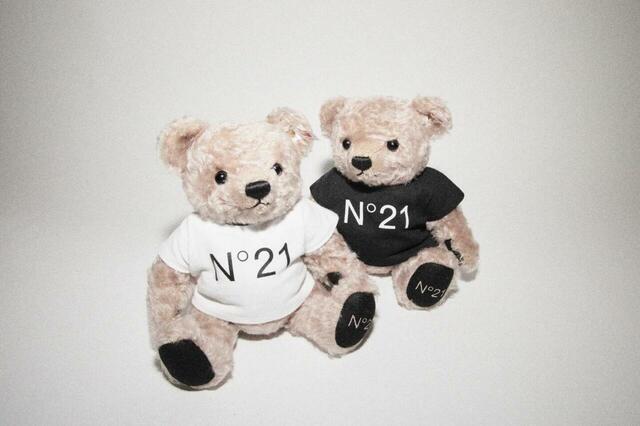 N21×Steiff　「N21」×「シュタイフ」テディベア(税込 各¥38,500)