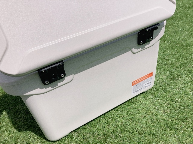 【アイリスオーヤマ HUGEL 真空断熱クーラーボックス】筆者はホワイトアッシュの20Lを買いました