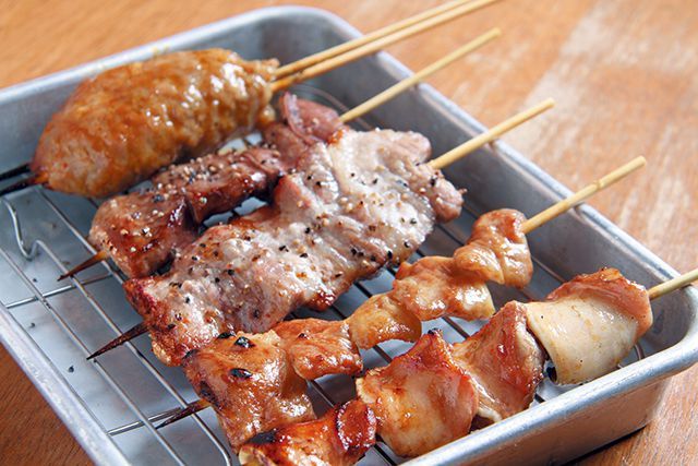 関西「焼き鳥」の名店／炭火やきとん丸寿 肥後橋店（肥後橋）　焼きトンおまかせ5本盛り 756円～