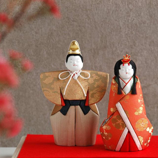 ここかしこの立ち雛　