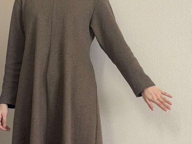 【ユニクロ　ブラッシュドジャージーワンピース】身長170cm、Lサイズ着用。袖は手の甲にかかるくらいの長さです
